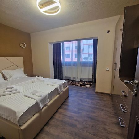 Apartament Iulius 3 Manastire Curtea De Arges Bagian luar foto