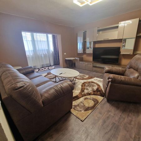 Apartament Iulius 3 Manastire Curtea De Arges Bagian luar foto