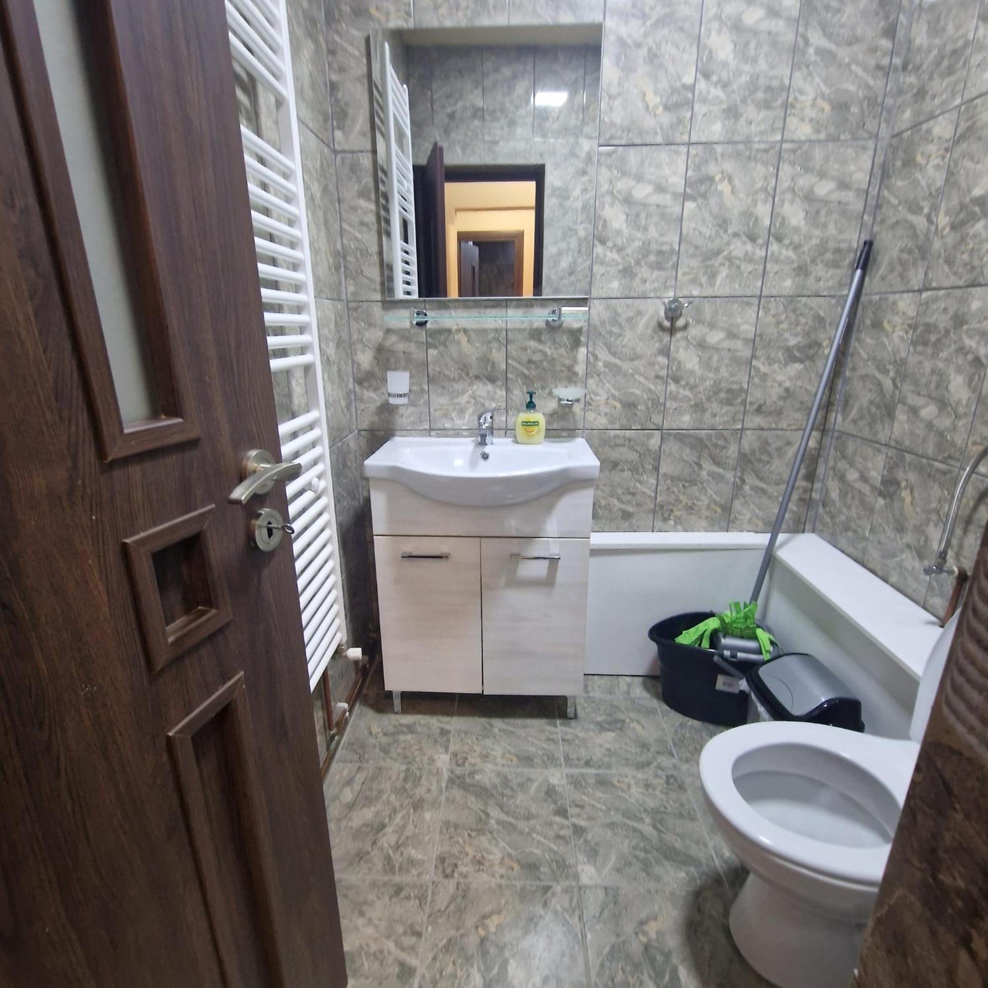 Apartament Iulius 3 Manastire Curtea De Arges Bagian luar foto